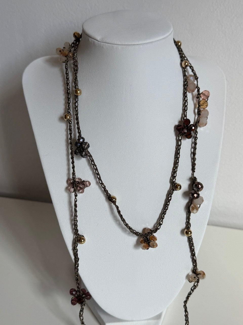 Collana con filo antracite e grappoli