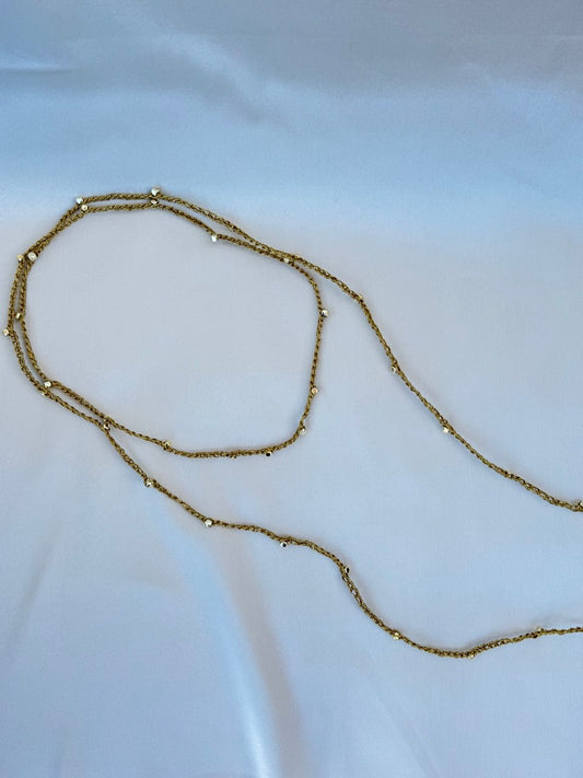 Collana con filo e perline dorate