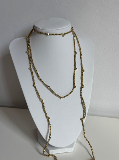 Collana con filo dorato e perline dorate