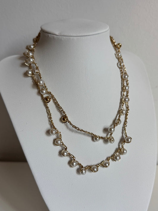 Collana dorata corta con perline