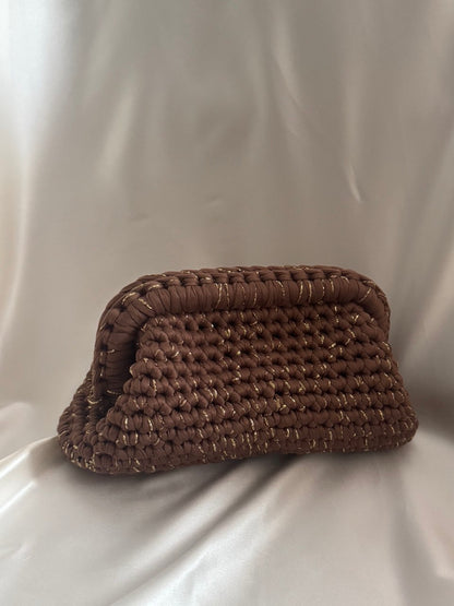 Clara marrone e dorata